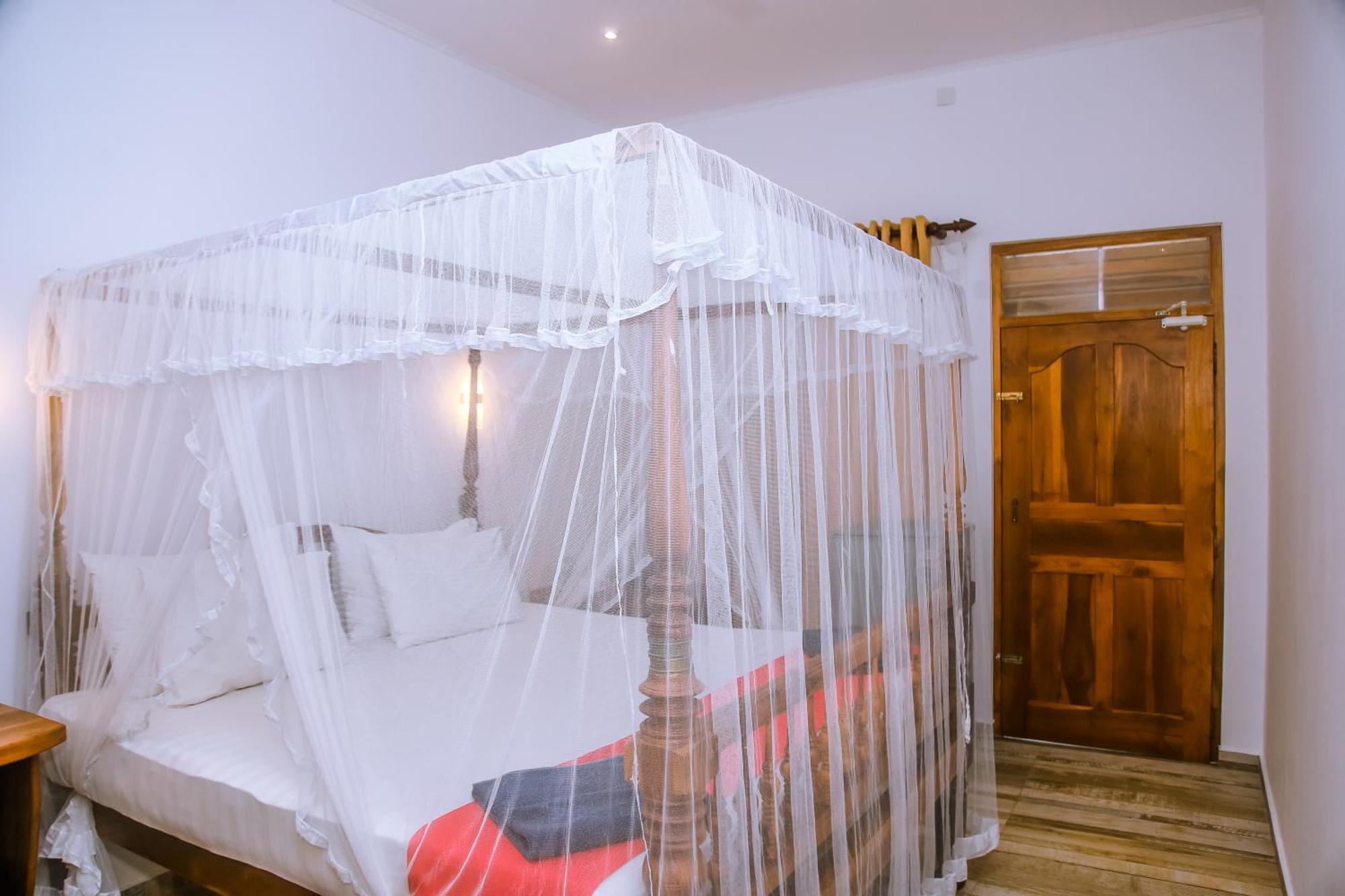 Surf Sea Breeze Otel Mirissa Dış mekan fotoğraf