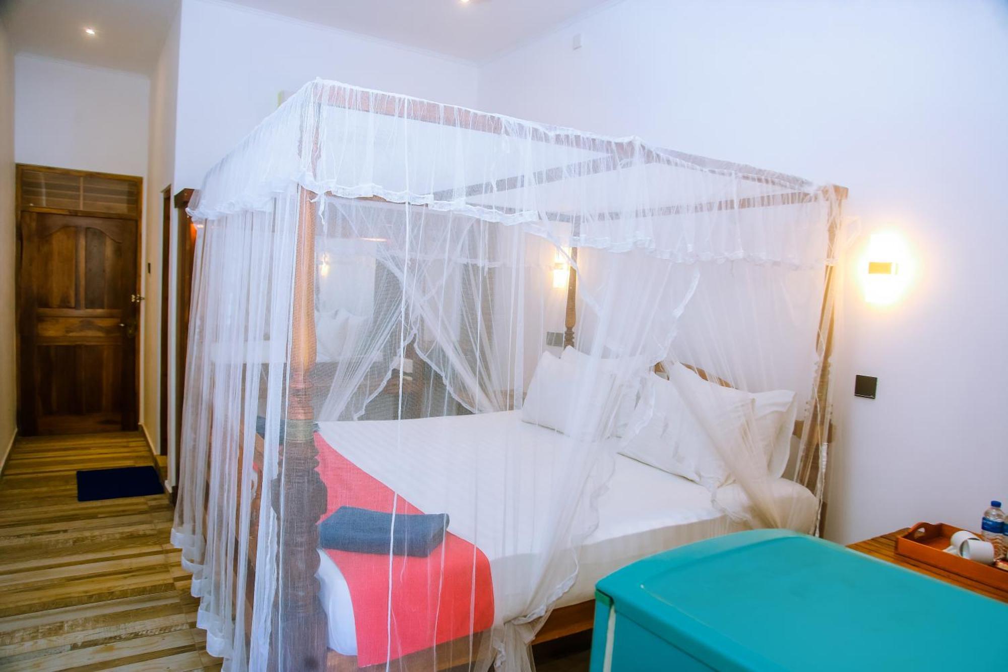 Surf Sea Breeze Otel Mirissa Dış mekan fotoğraf
