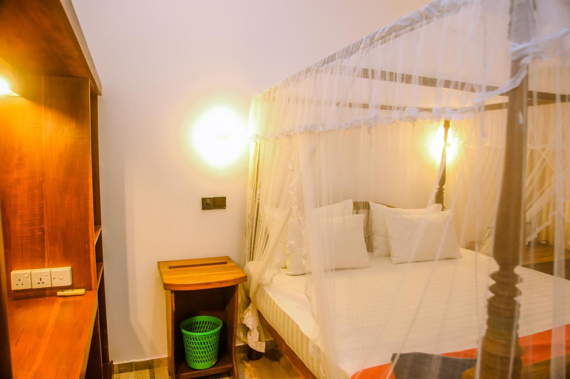 Surf Sea Breeze Otel Mirissa Dış mekan fotoğraf